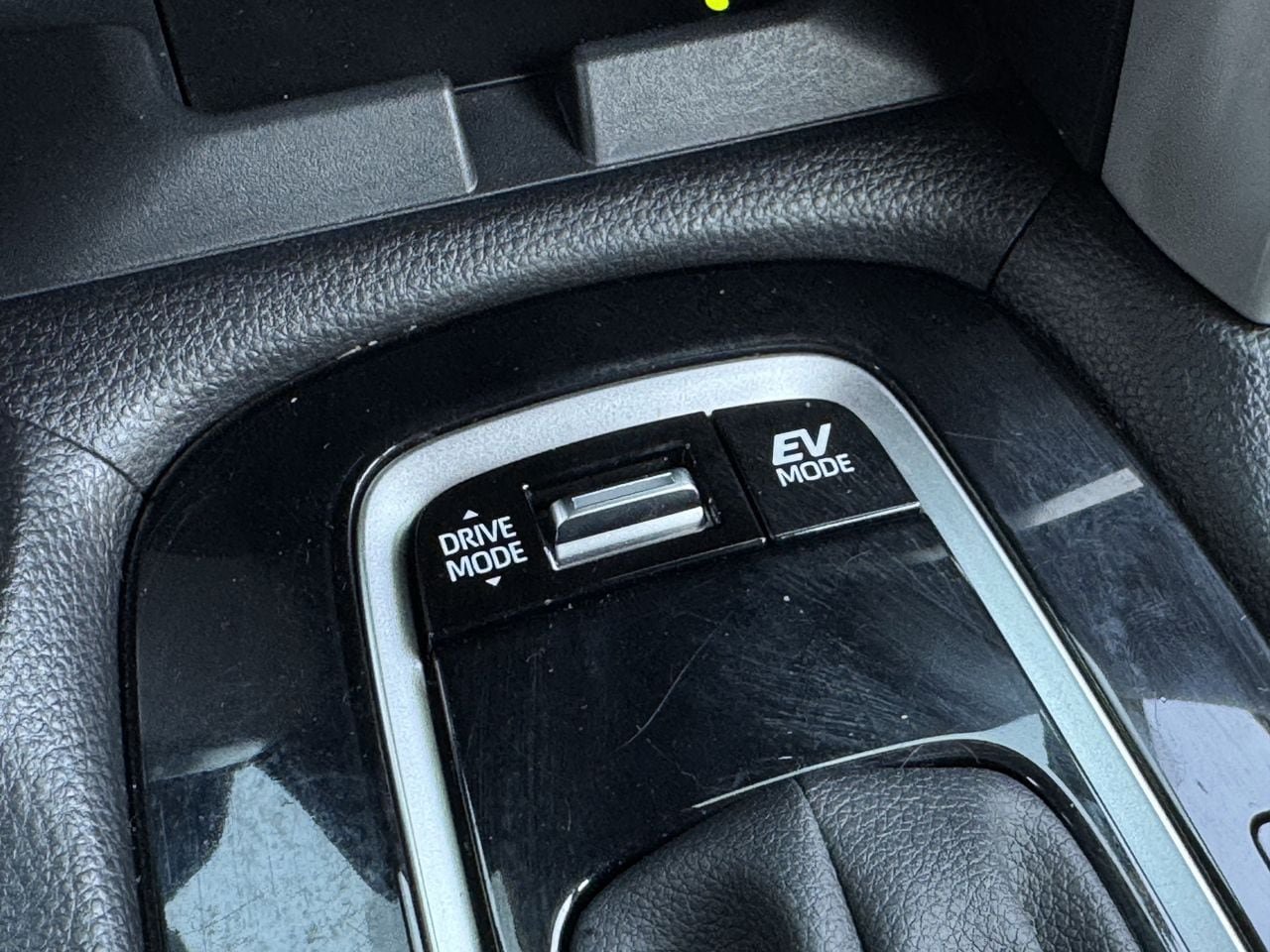 Used 2024 Toyota Corolla Cross AWD Hybrid image 19