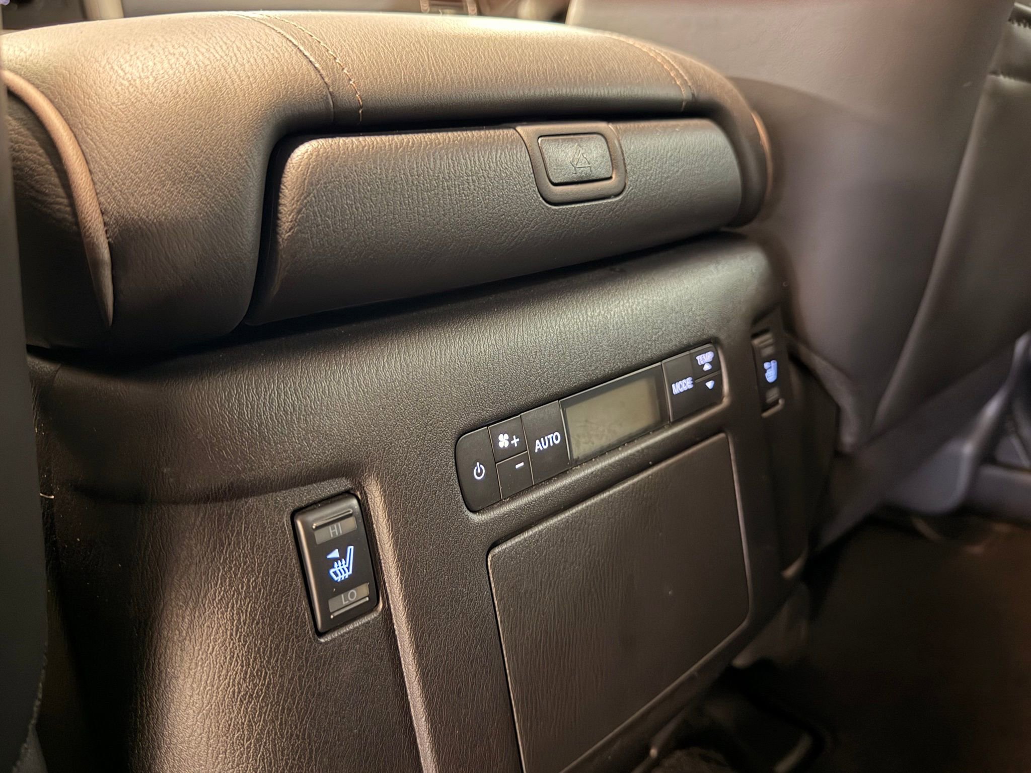 Used 2024 Nissan Armada Platinum w/ Captain's Chairs Package image 19