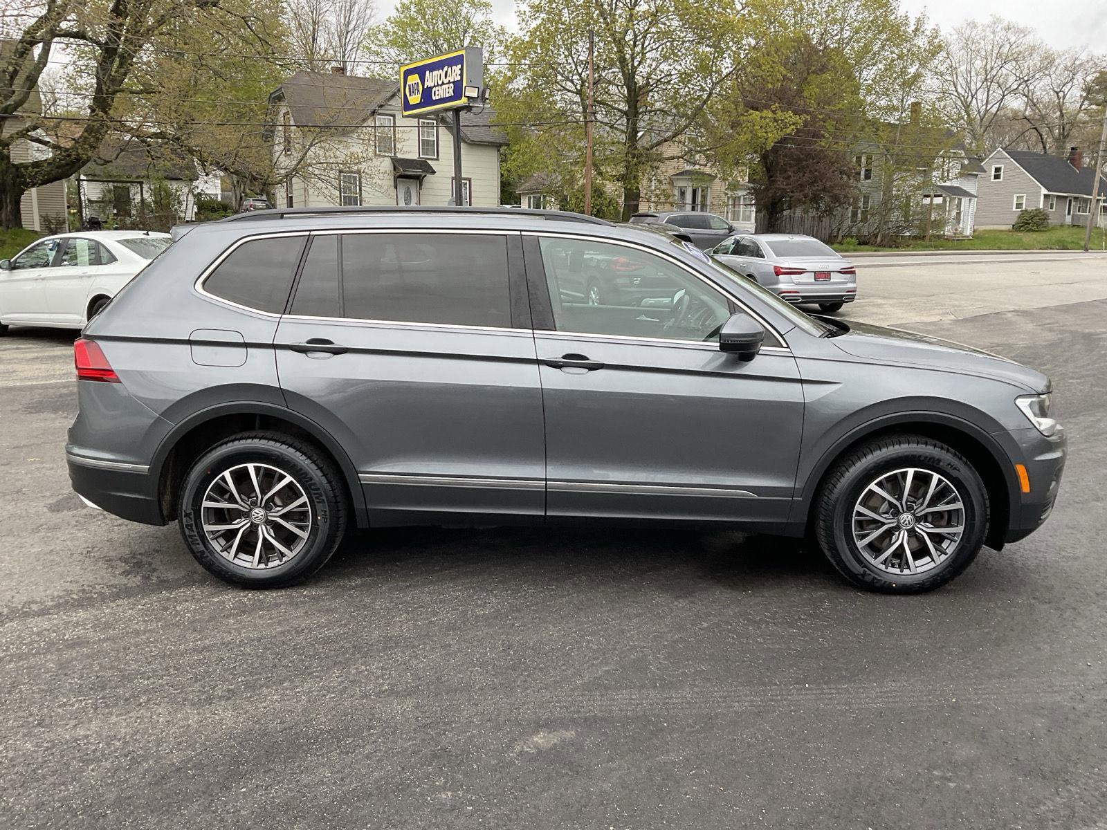 Used 2020 Volkswagen Tiguan SE w/ Panoramic Sunroof Package AWD/4WD image 6