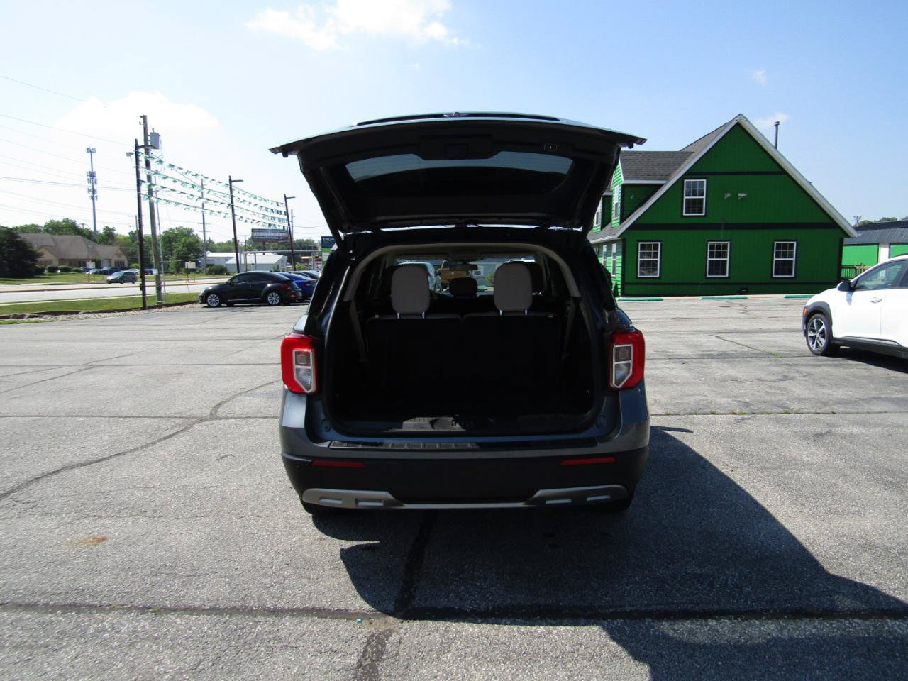 Used 2023 Ford Explorer XLT w/ Equipment Group 202A AWD/4WD image 7