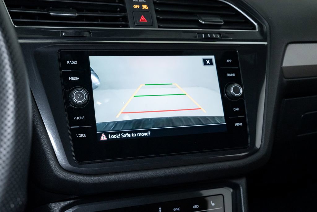 Used 2022 Volkswagen Tiguan SE R-Line image 14