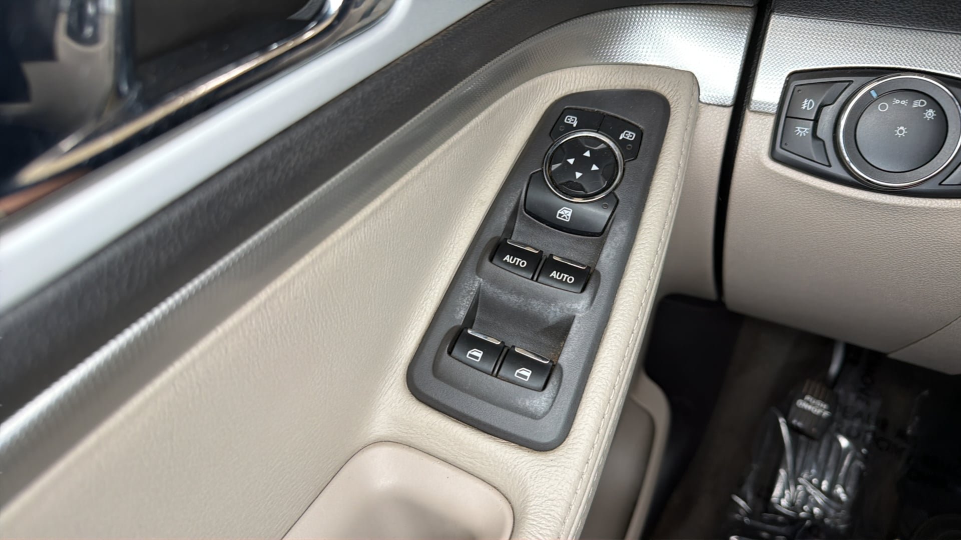 Used 2011 Ford Explorer XLT w/ 201A Rapid Spec Order Code FWD image 19
