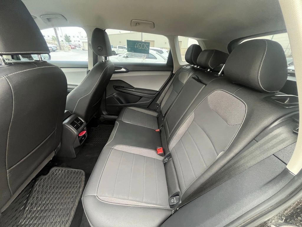 Certified 2024 Volkswagen Taos SE w/ MDO Package FWD image 18