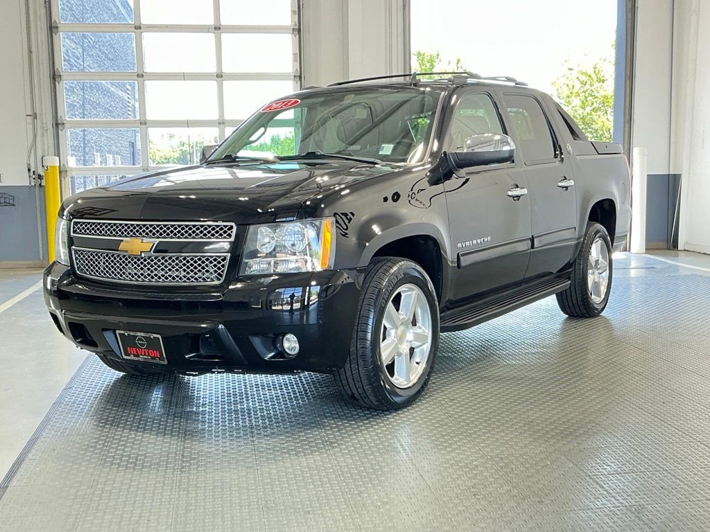 Used 2013 Chevrolet Avalanche LS w/ All-Star Edition RWD image 2