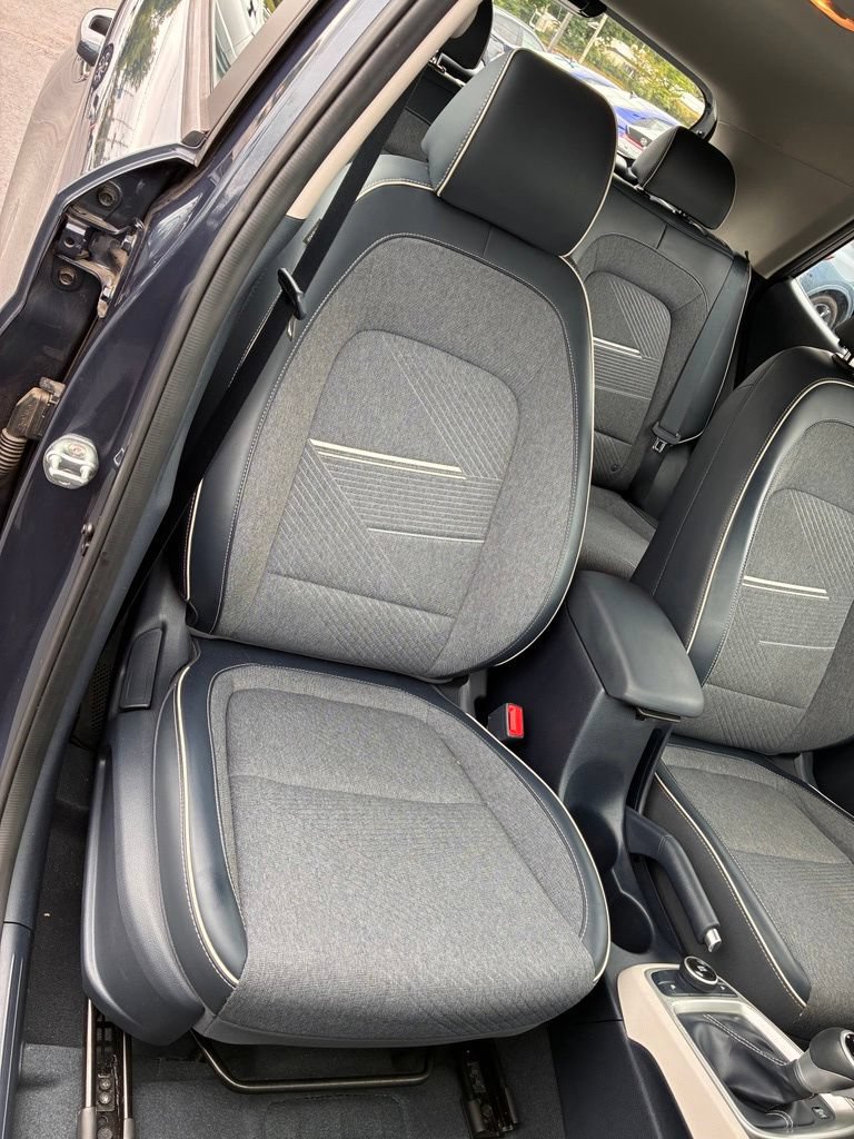 Used 2021 Hyundai Venue FWD image 19