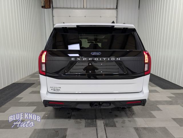 Used 2025 Ford Expedition Active AWD/4WD image 3