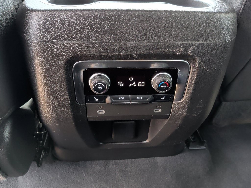 Used 2023 Chevrolet Suburban Premier AWD/4WD image 43