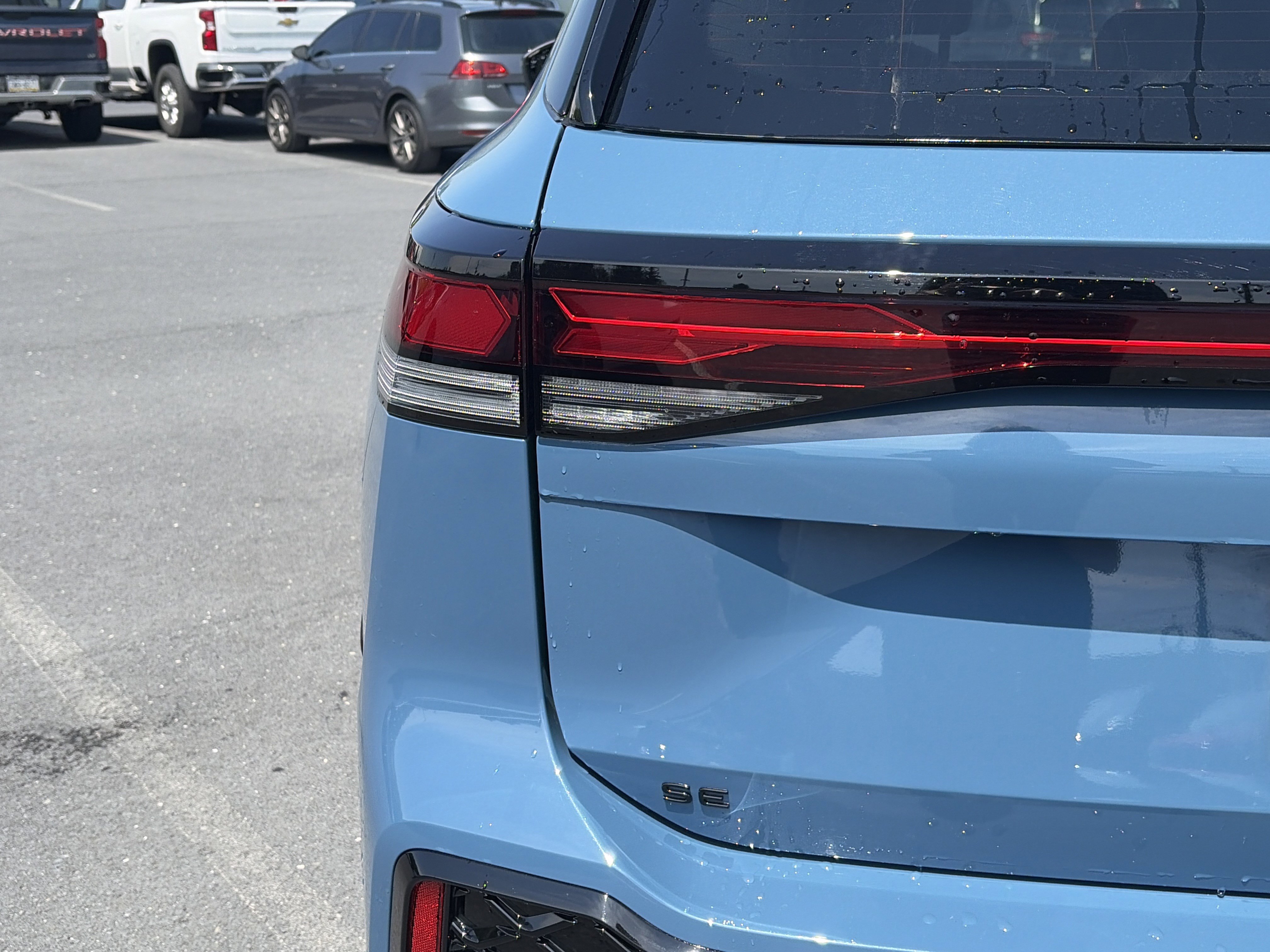 Used 2025 Volkswagen Tiguan SE R-Line AWD/4WD image 9