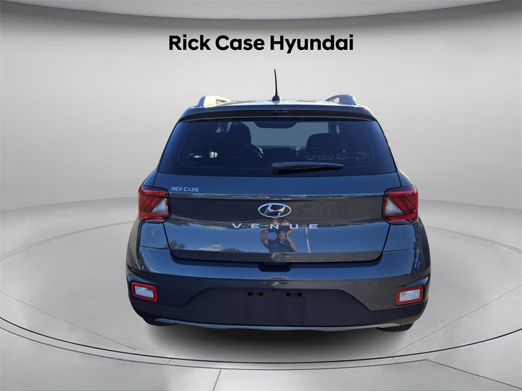 Certified 2024 Hyundai Venue SEL image 6