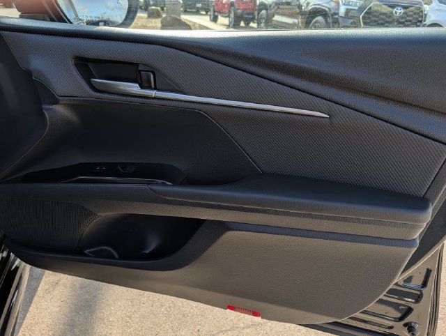 Used 2026 Toyota Camry SE FWD image 33