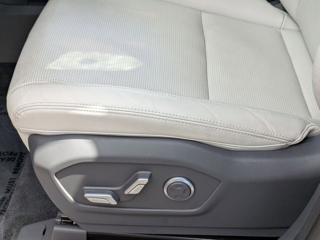 Used 2025 Hyundai Santa Fe Limited image 15