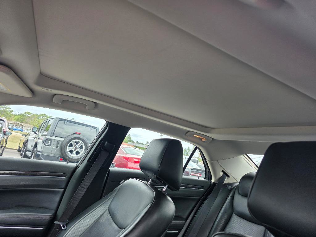 Used 2017 Chrysler 300 C w/ Light Group image 5