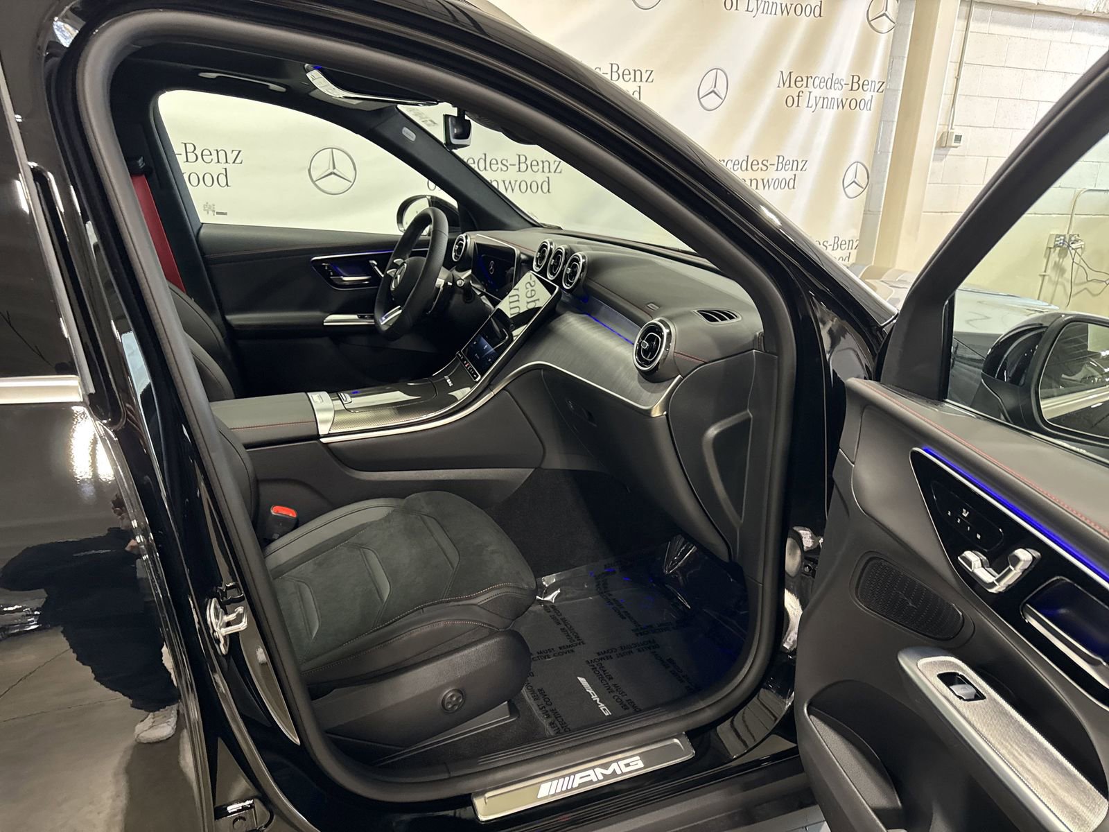 New 2025 Mercedes-Benz GLC 43 AMG 4MATIC image 11