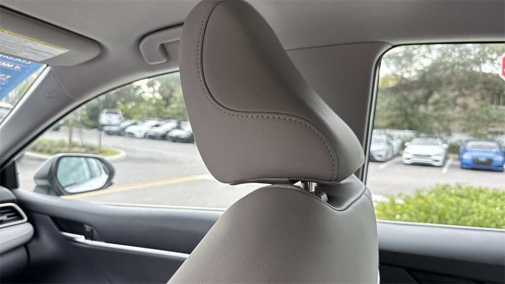 Used 2020 Toyota Camry SE image 17