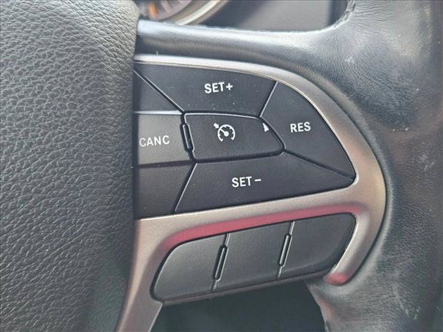 Used 2020 Jeep Grand Cherokee Altitude AWD/4WD image 12
