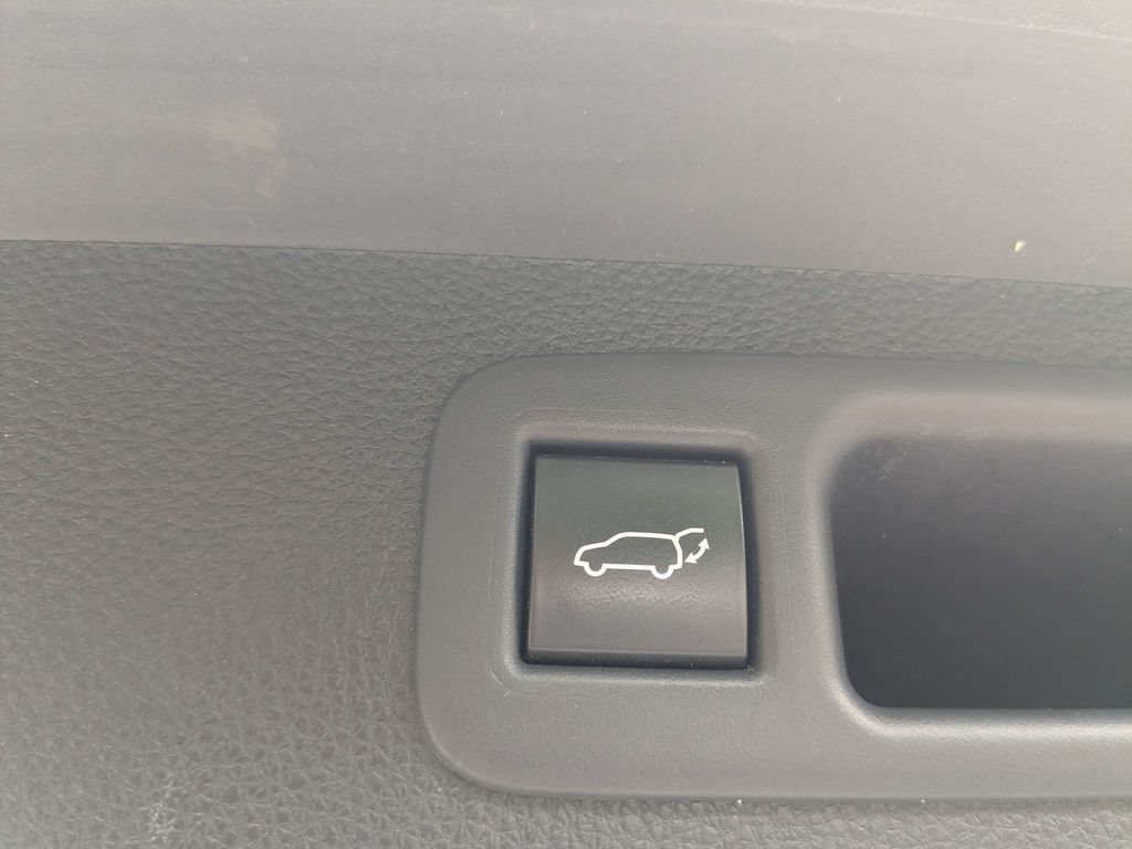 Used 2022 Toyota Highlander XLE FWD image 14