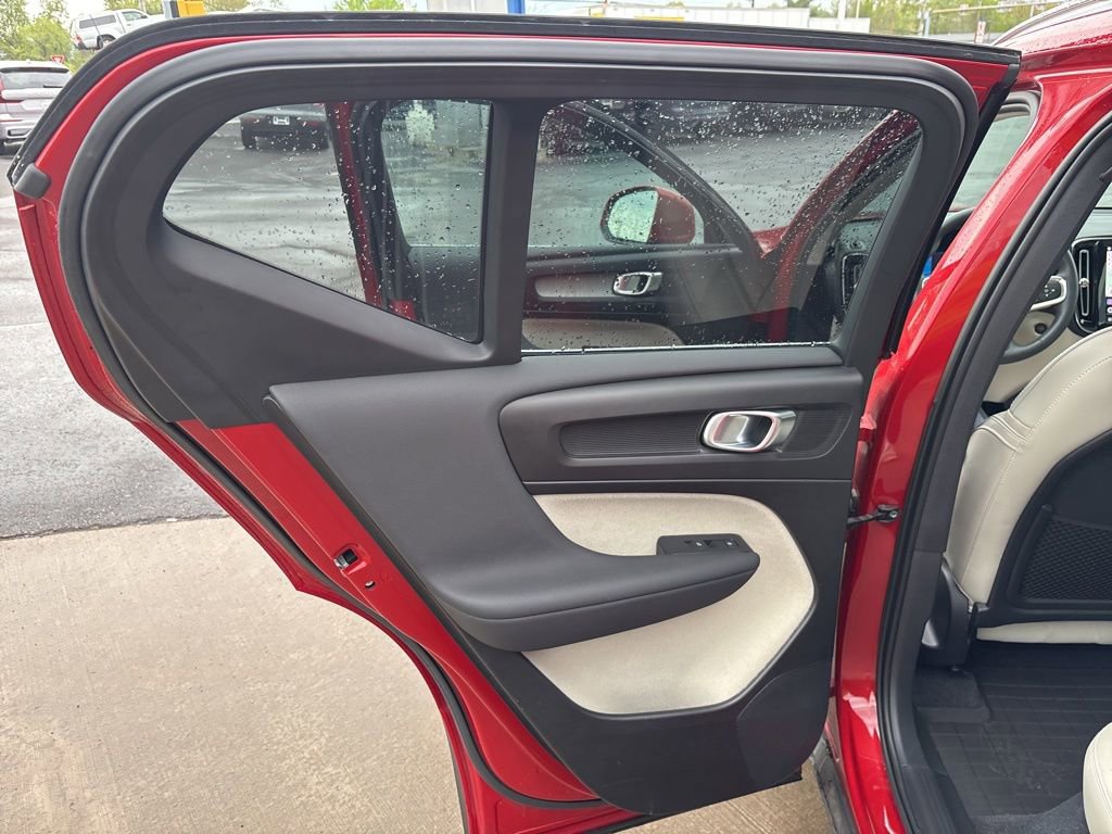Used 2023 Volvo XC40 B5 Plus w/ Driver Assist Package AWD/4WD image 28