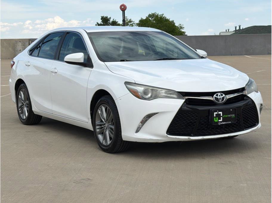 Used 2016 Toyota Camry SE FWD image 2
