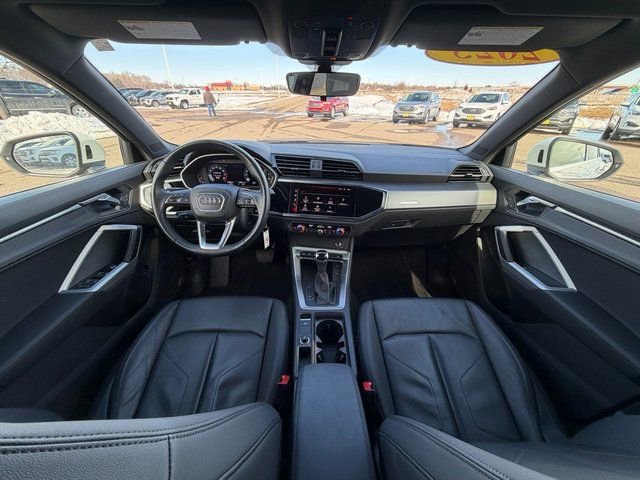 Used 2025 Audi Q3 2.0T Premium image 28