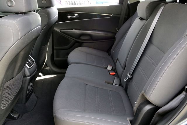 Used 2020 Kia Sorento S image 24