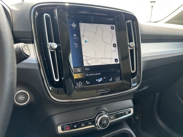Used 2020 Volvo XC40 T5 Momentum w/ Protection Package Premier image 21