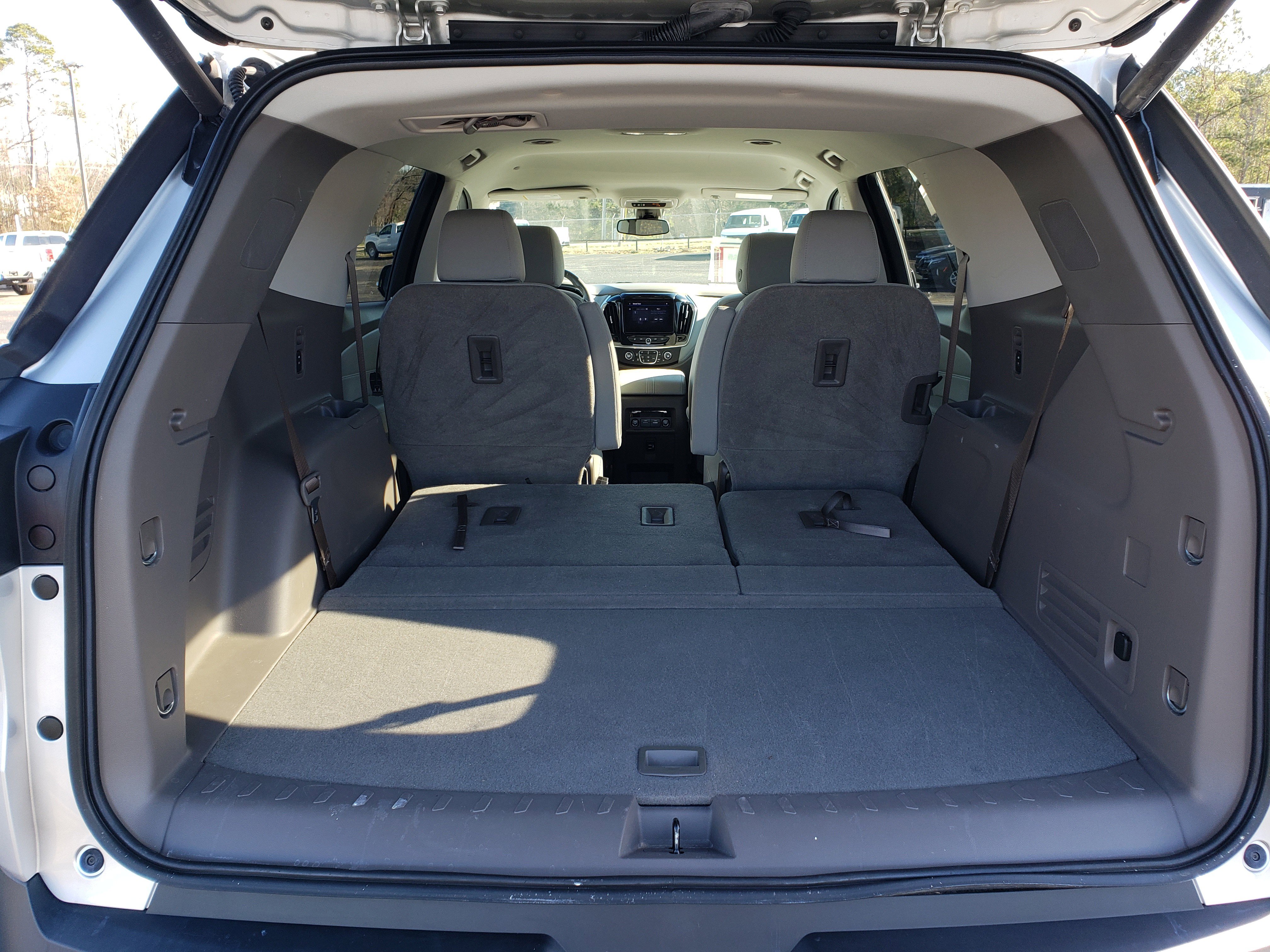 Used 2020 Chevrolet Traverse LT image 11