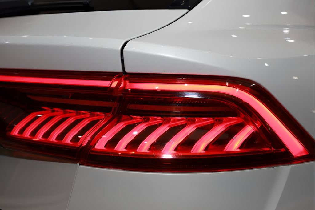 Used 2021 Audi SQ8 Premium Plus w/ SQ8 Black Optic Package image 31