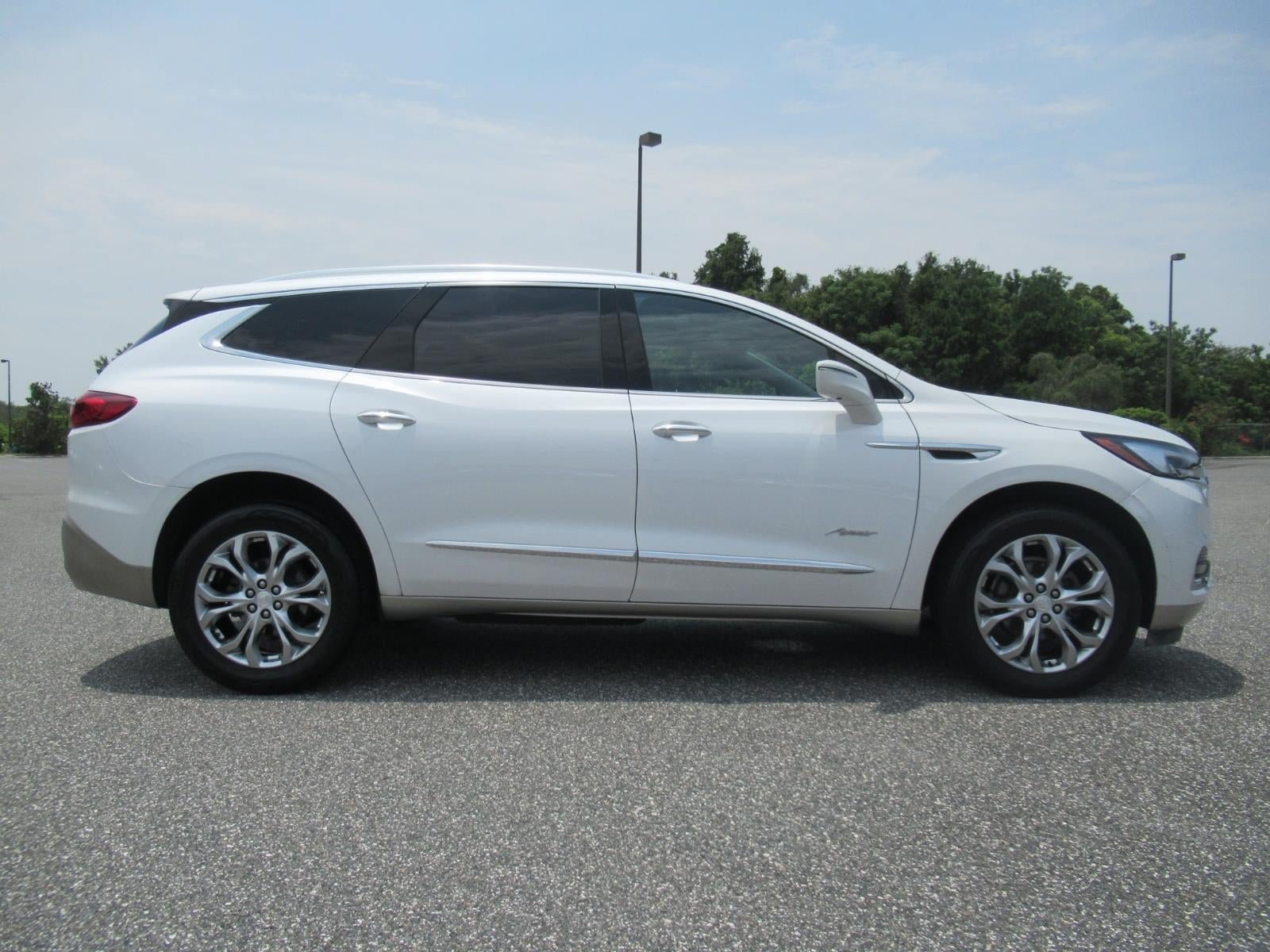 Used 2019 Buick Enclave Avenir w/ Avenir Technology Package FWD image 2
