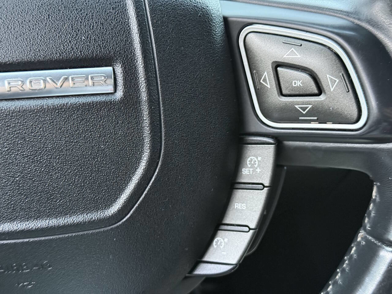 Used 2018 Land Rover Range Rover Evoque SE image 19