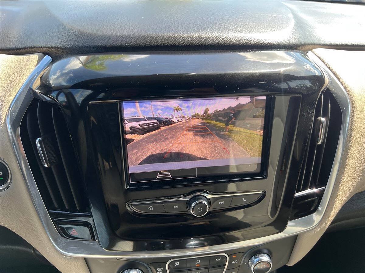 Used 2023 Chevrolet Traverse LS FWD image 13