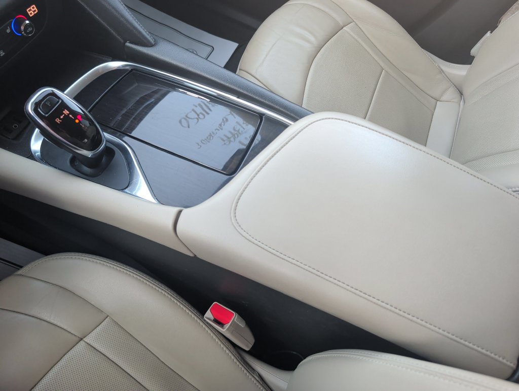 Used 2019 Buick Enclave Essence FWD image 17