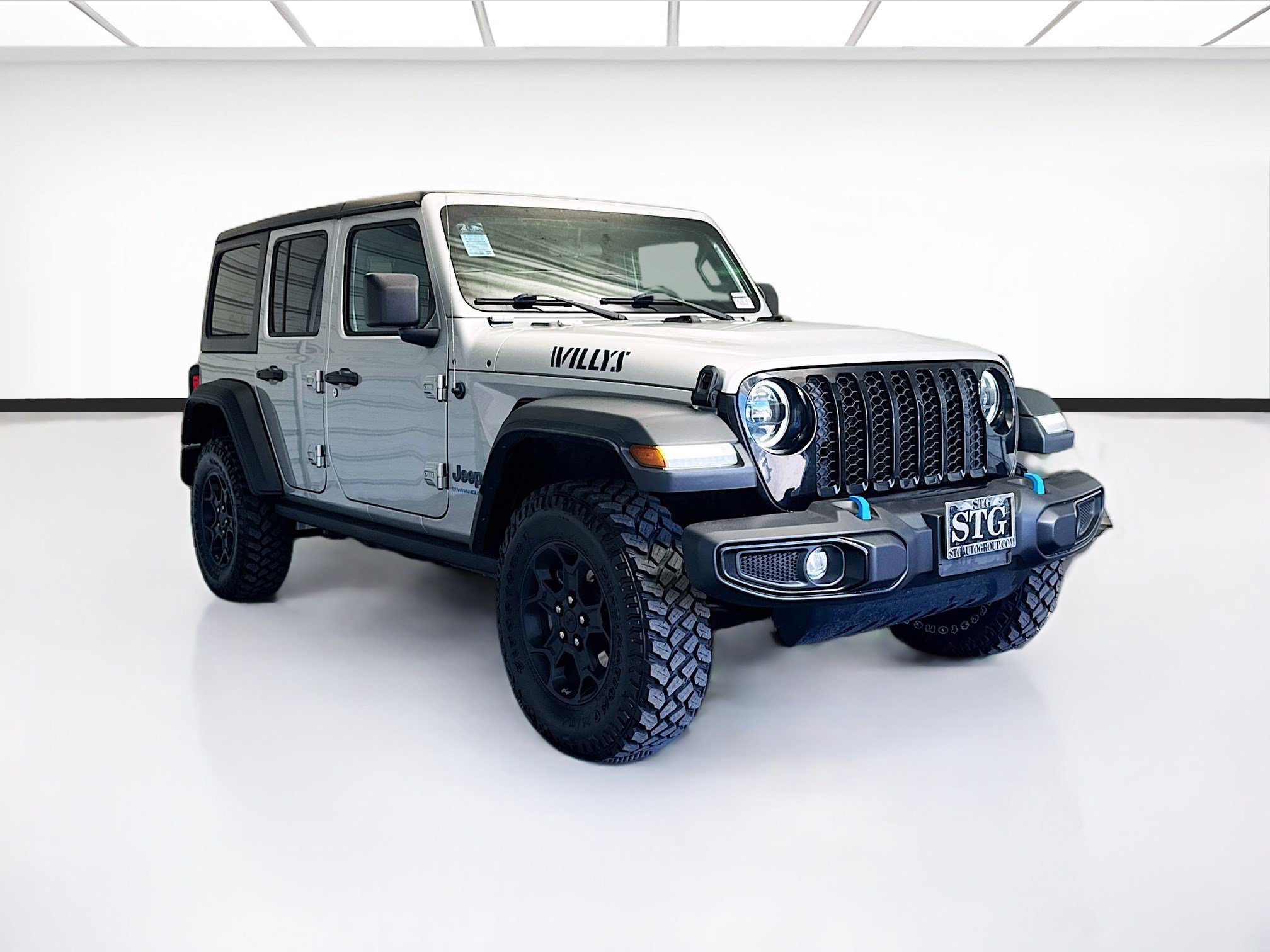 Used 2023 Jeep Wrangler Unlimited w/ Cold Weather Group AWD/4WD image 3