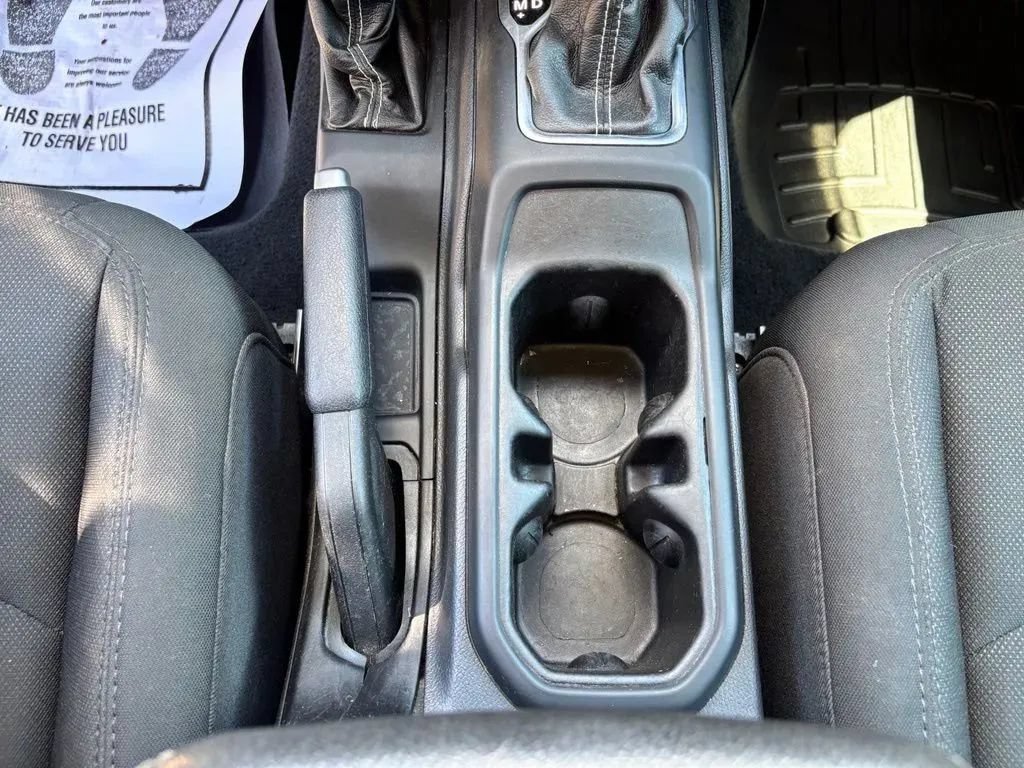 Used 2021 Jeep Wrangler Unlimited Sahara w/ Uconnect 4C Nav & Sound Group AWD/4WD image 18