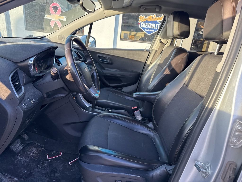 Used 2017 Chevrolet Trax LT w/ LT Convenience Package image 13
