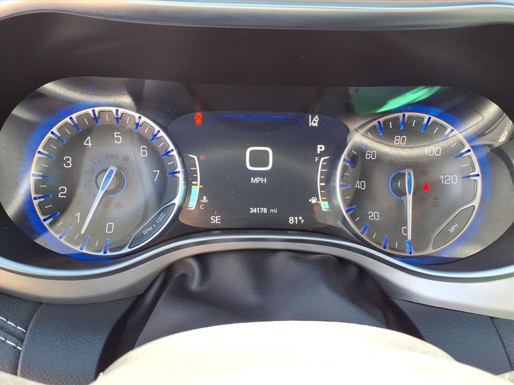 Used 2024 Chrysler Pacifica Limited w/ Uconnect Theater Family Group AWD/4WD image 27