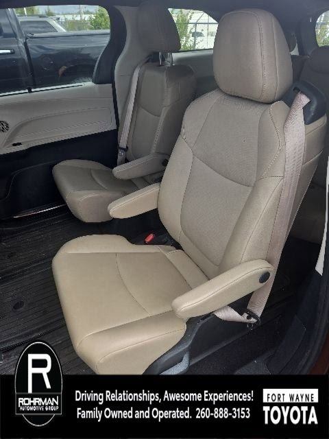 Used 2021 Toyota Sienna XLE AWD/4WD image 6