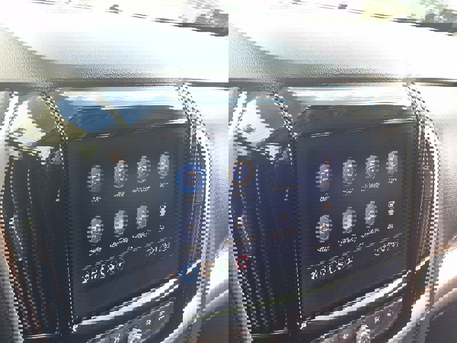 Used 2020 Chevrolet Traverse LT FWD image 16