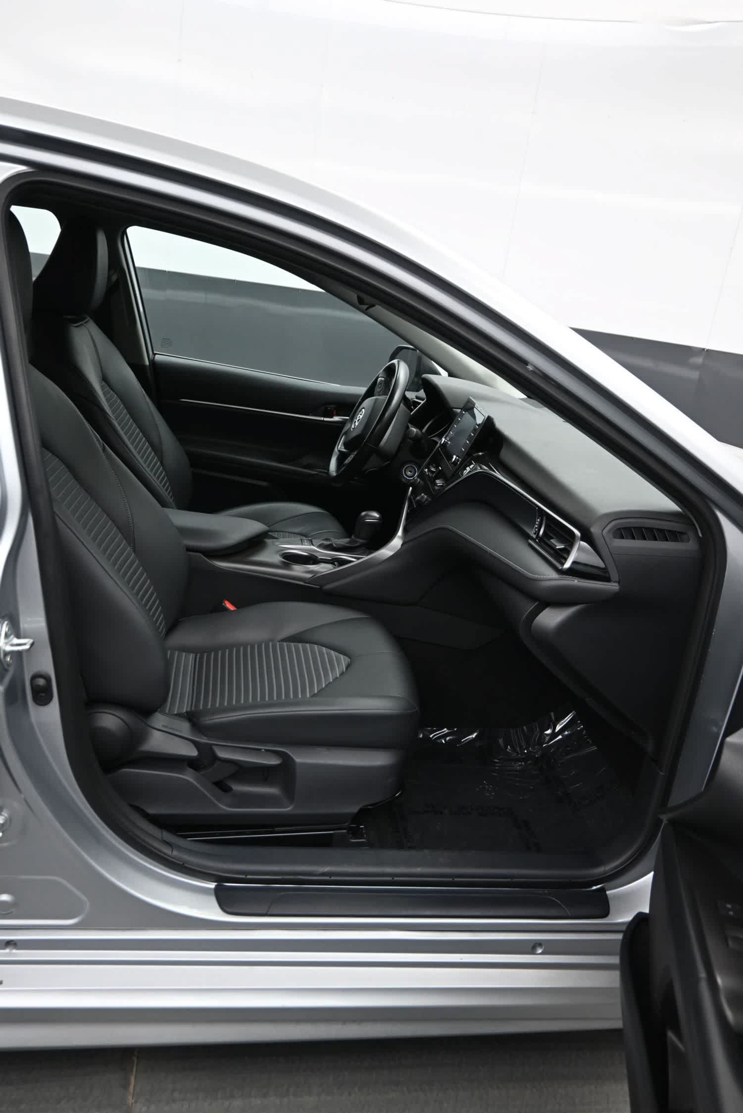 Used 2024 Toyota Camry SE FWD image 11