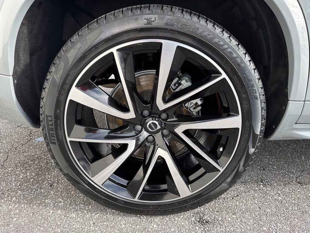 Used 2024 Volvo XC90 B5 Plus image 9