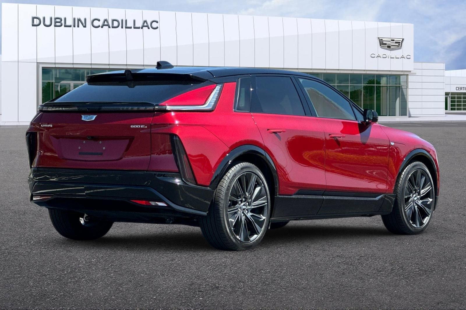 Certified 2026 Cadillac Lyriq Signature Sport w/ LPO, Floor Liner Package AWD/4WD image 4
