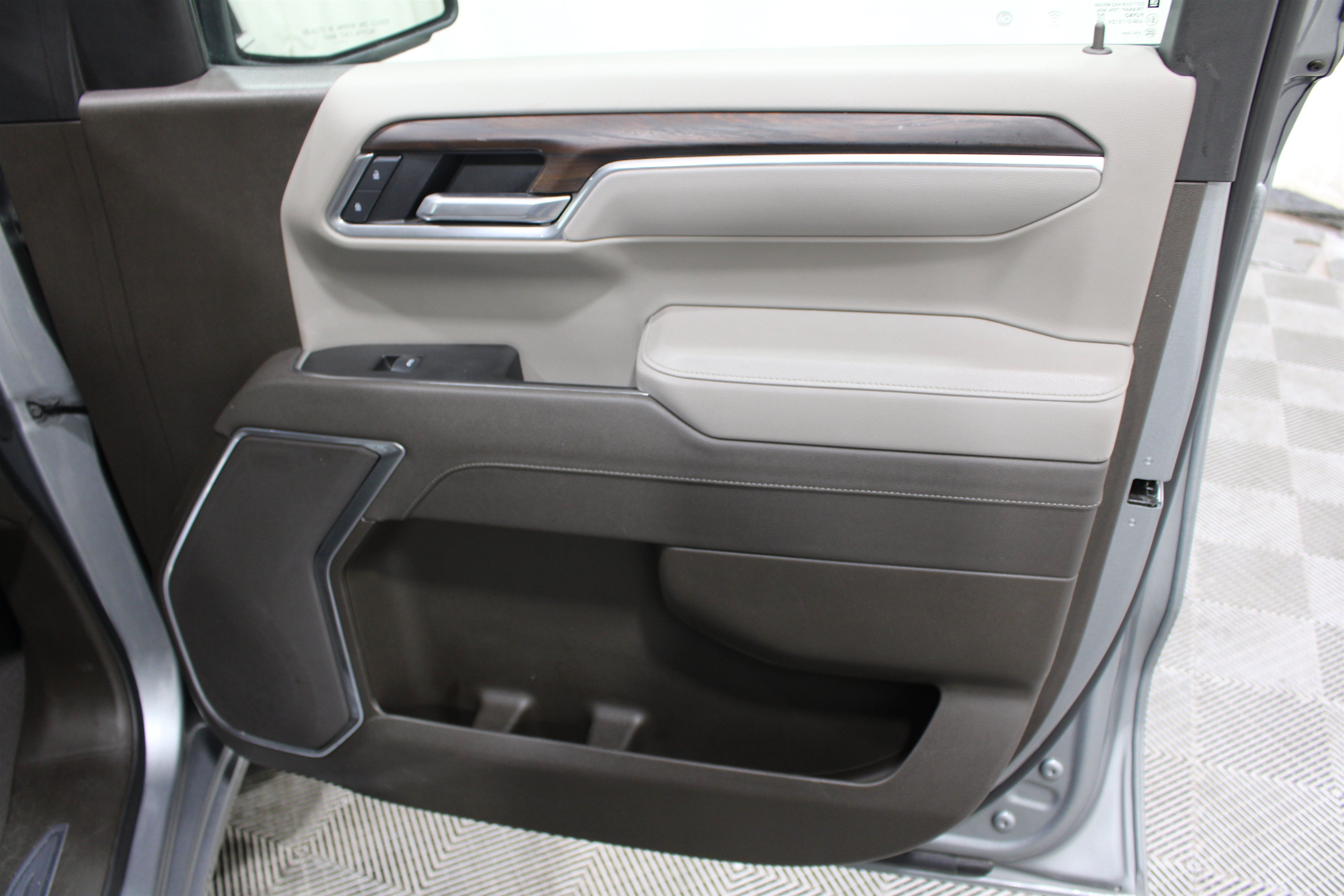 Used 2025 GMC Sierra 1500 SLT RWD image 26