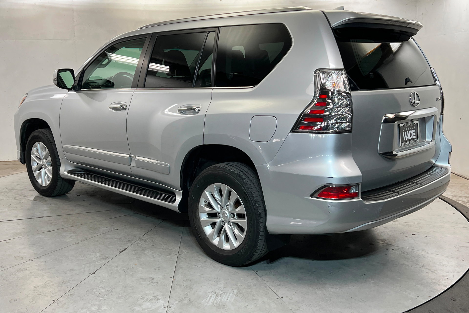 Used 2018 Lexus GX 460 Premium w/ Premium Package image 3
