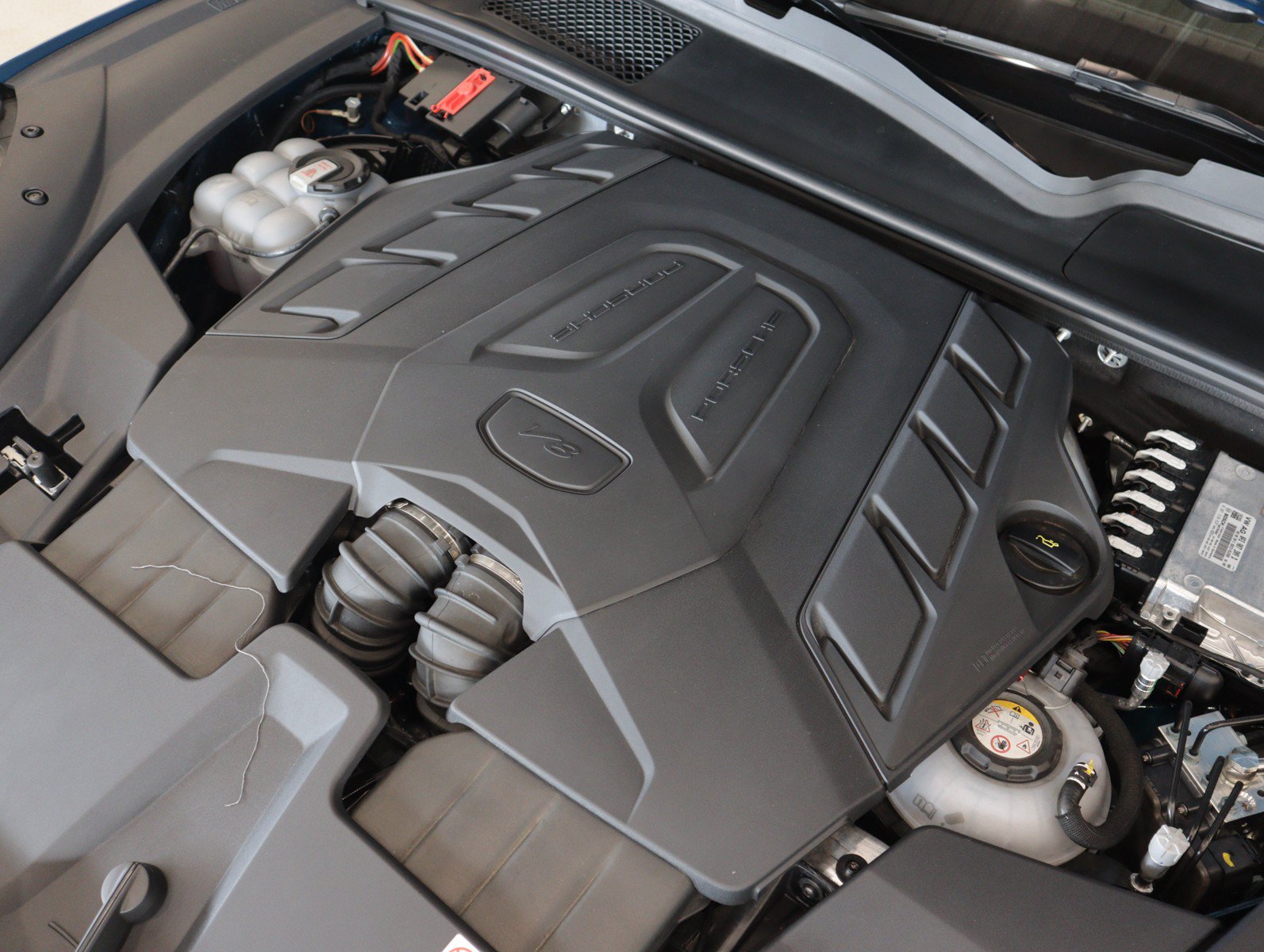 Certified 2024 Porsche Cayenne Turbo AWD/4WD image 24