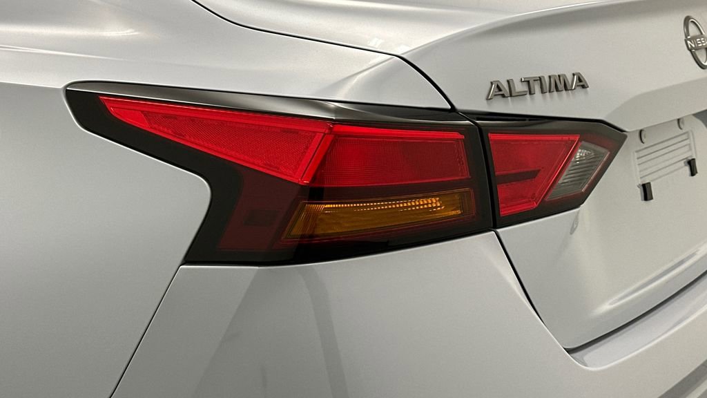Certified 2024 Nissan Altima 2.5 SR w/ SR Premium Package FWD image 23