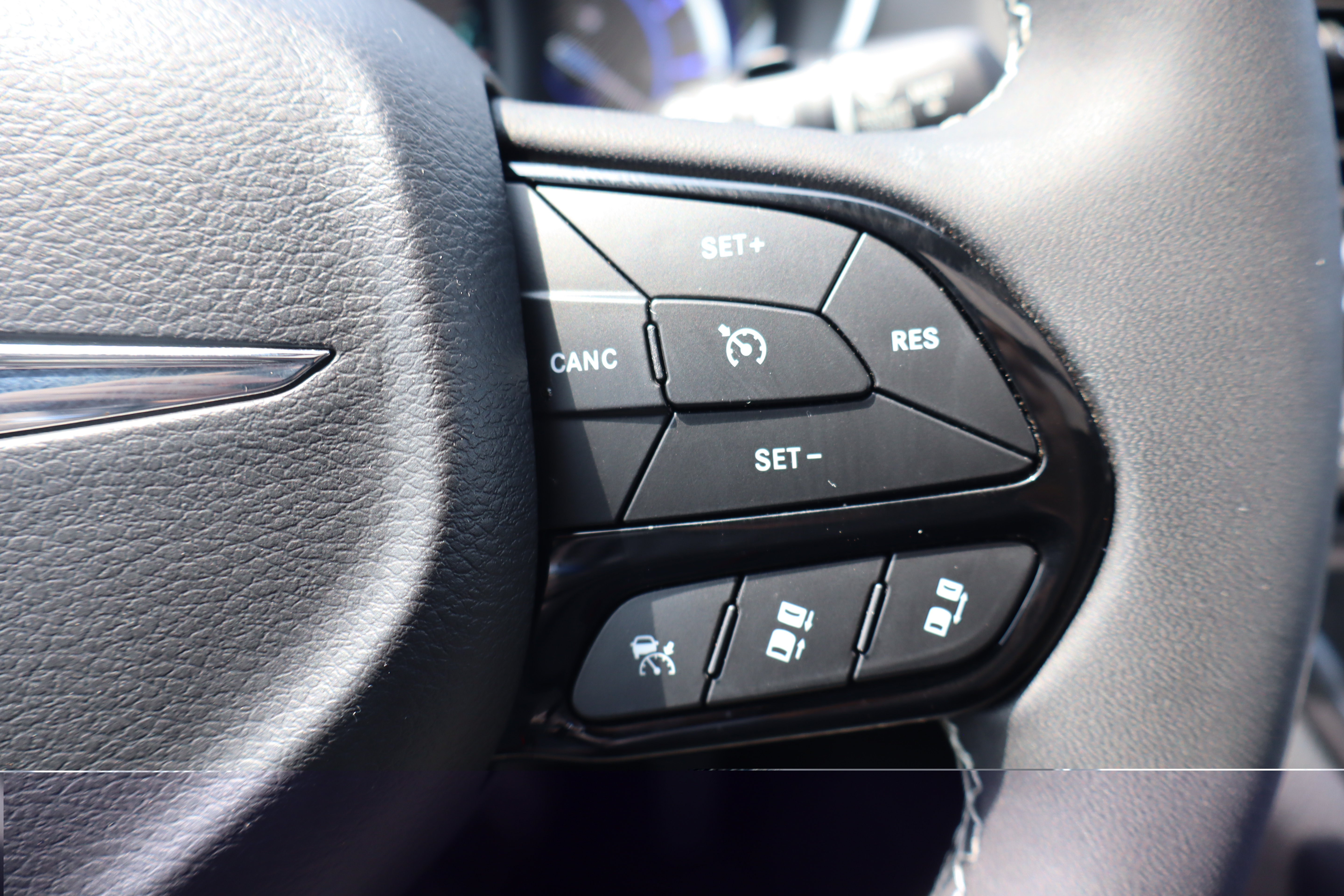 Used 2024 Chrysler Pacifica Premium FWD image 18