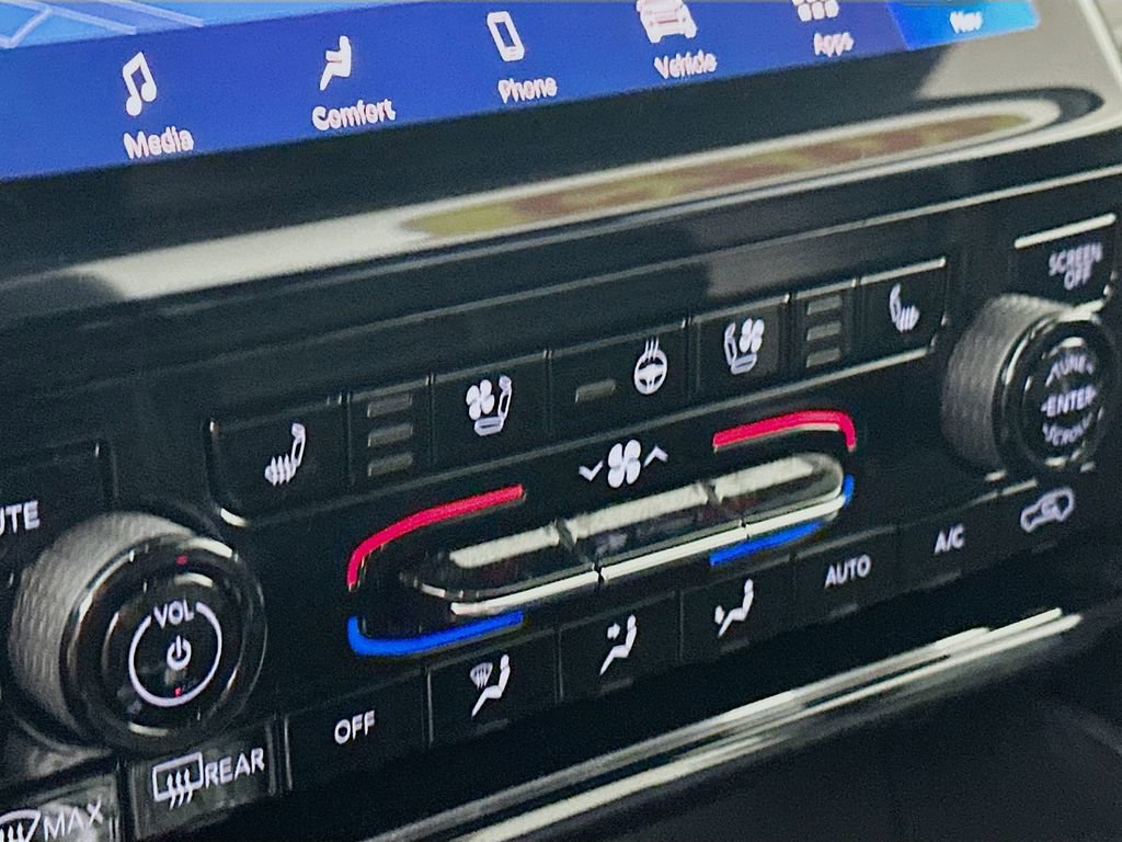 Certified 2025 Jeep Grand Cherokee Limited w/ Luxury Tech Group II image 32