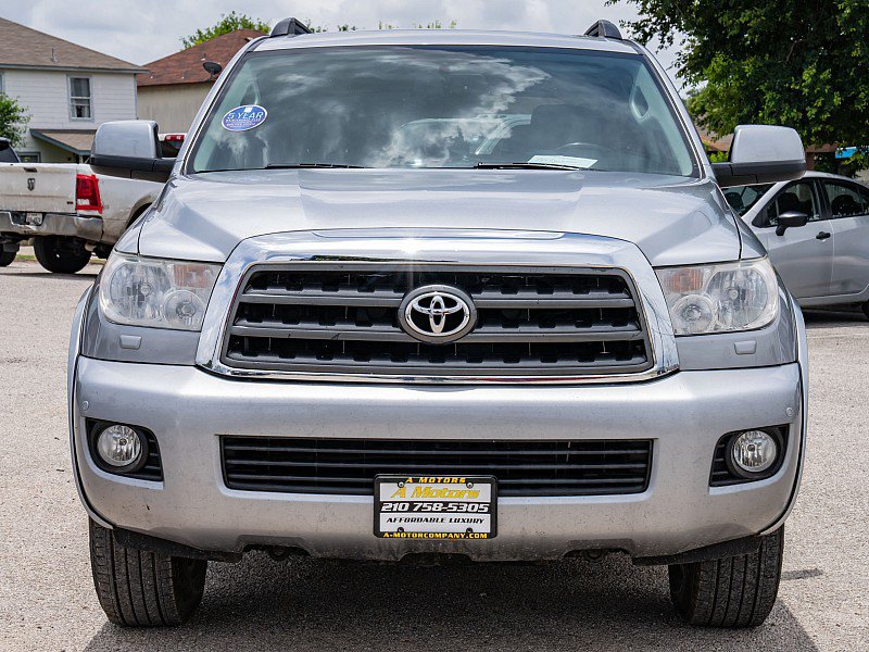 Used 2017 Toyota Sequoia SR5 w/ Premium Package RWD image 2