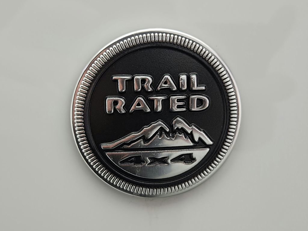 Used 2018 Jeep Wrangler Unlimited Sahara w/ Dual Top Group image 30