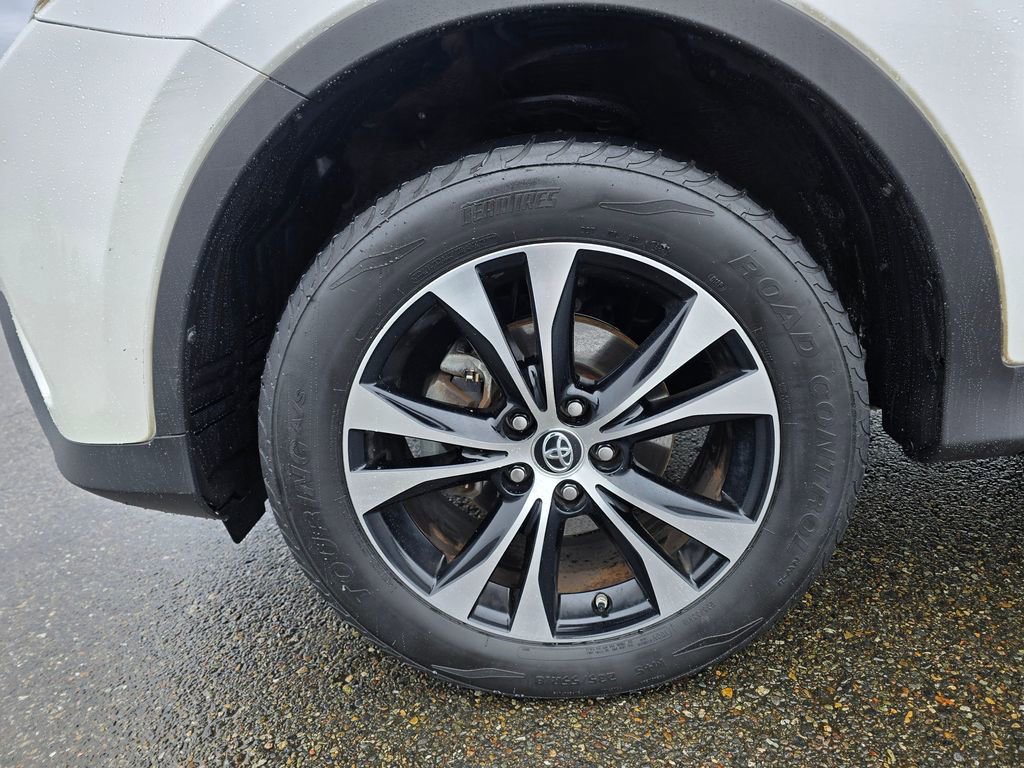 Used 2015 Toyota RAV4 Limited w/ Technology Package image 9