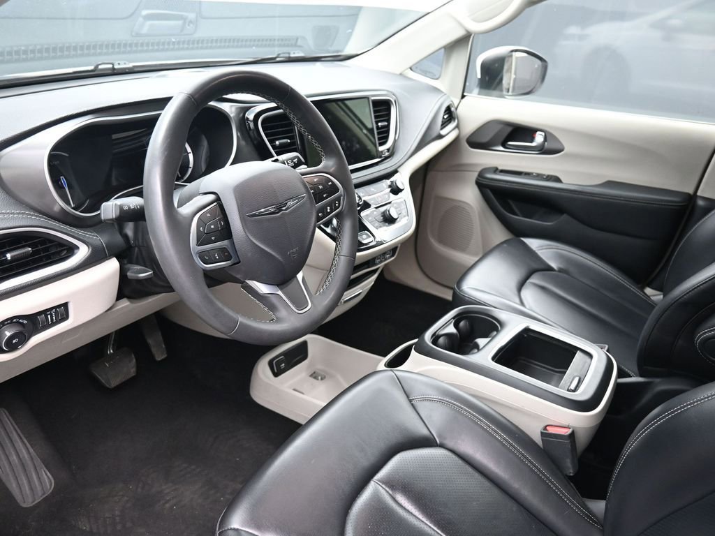 Used 2023 Chrysler Pacifica Touring-L FWD image 20